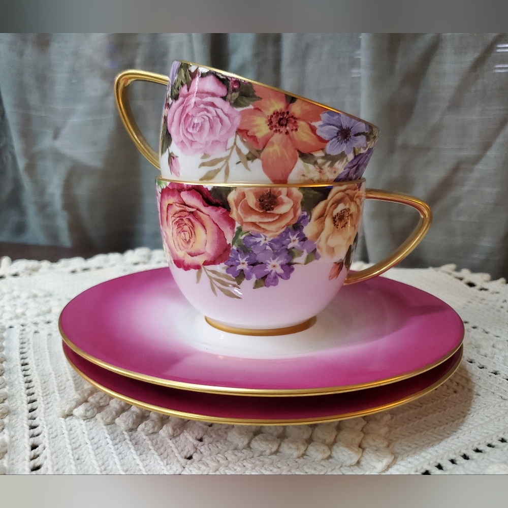 Set of 2 Prouna 7475 Tea Cups & Saucers with box. Isis Pattern Pink floral D-087